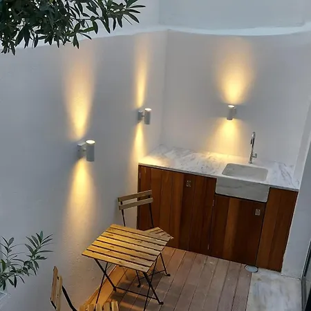 An Elegant Apartment At The Foot Of The Acropolis Athens Exterior photo