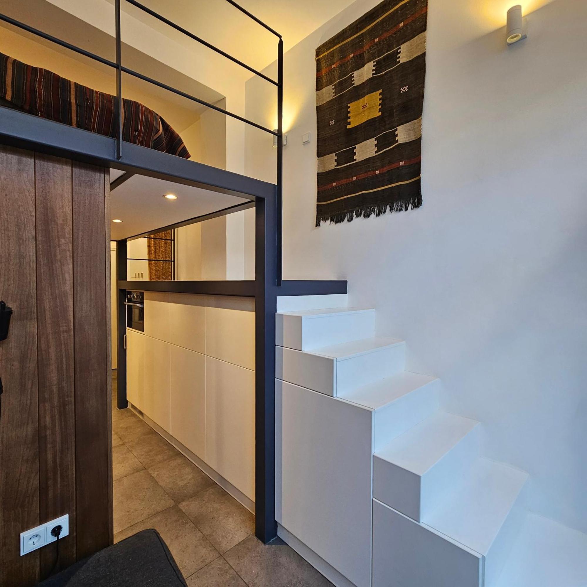 An Elegant At The Foot Of The Acropolis Apartment
